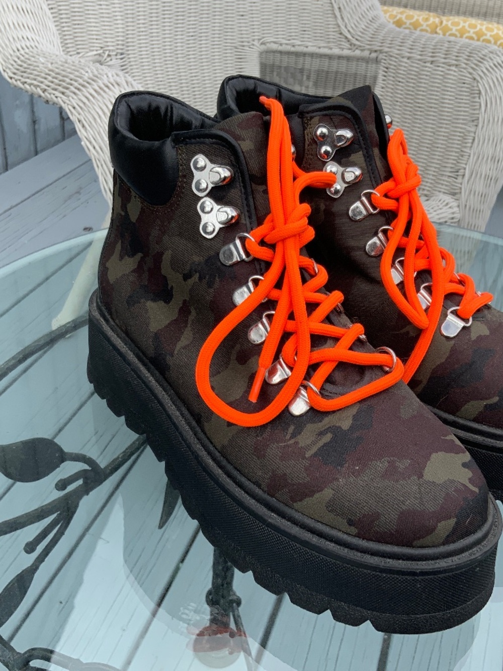 Steve Madden Stomp Camo Women Boots (Brand New) Size 8.5M